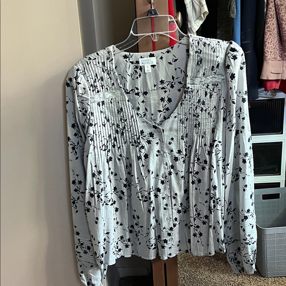Market & Spruce Black and White Floral Blouse